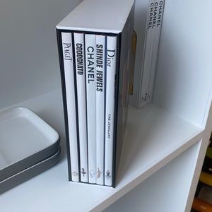 Assouline
Memoire Slipcase Set: Jewelry